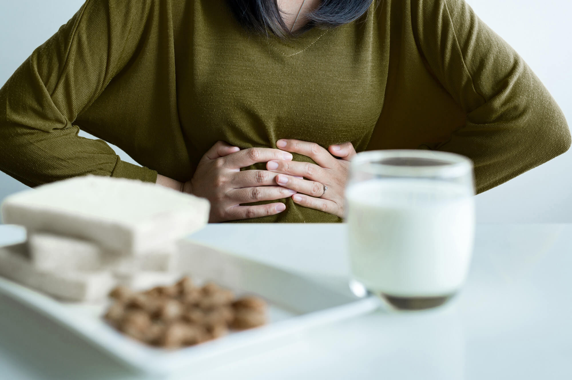 lactose allergy symptoms